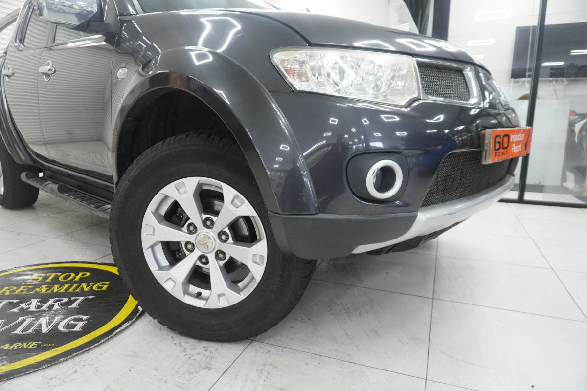 2013 MITSUBISHI L200 2.5 DI-D BARBARIAN DOUBLE CAB with BLACK LEATHER