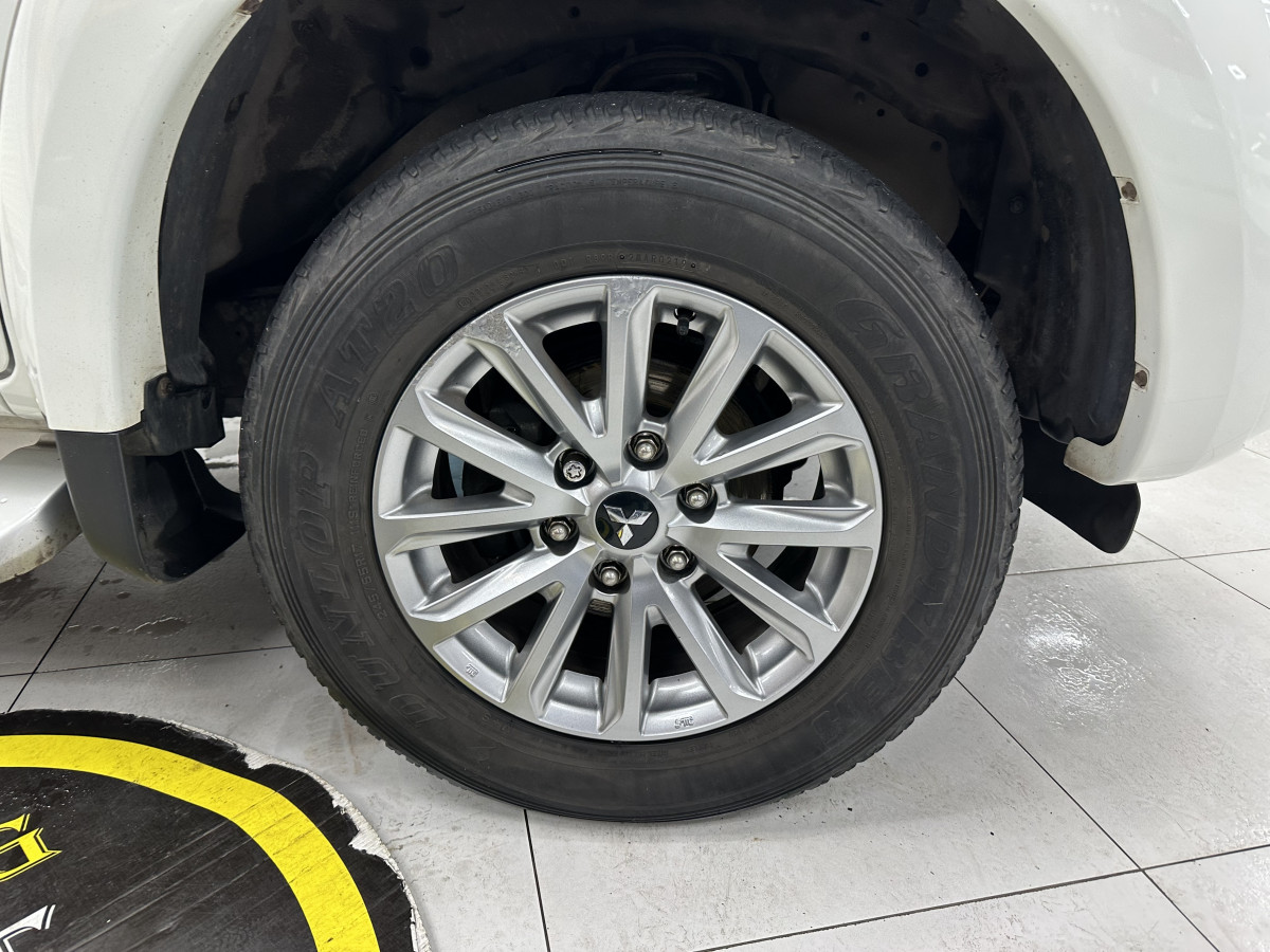 2019 (MAY) MITSUBISHI L200 DOUBLE CAB DI-D 178 4WD AUTOMATIC — with REAR HARD TOP CANOPY