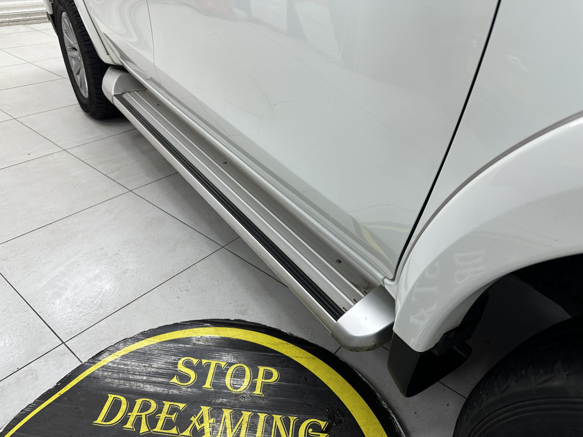 2019 (MAY) MITSUBISHI L200 DOUBLE CAB DI-D 178 4WD AUTOMATIC — with REAR HARD TOP CANOPY