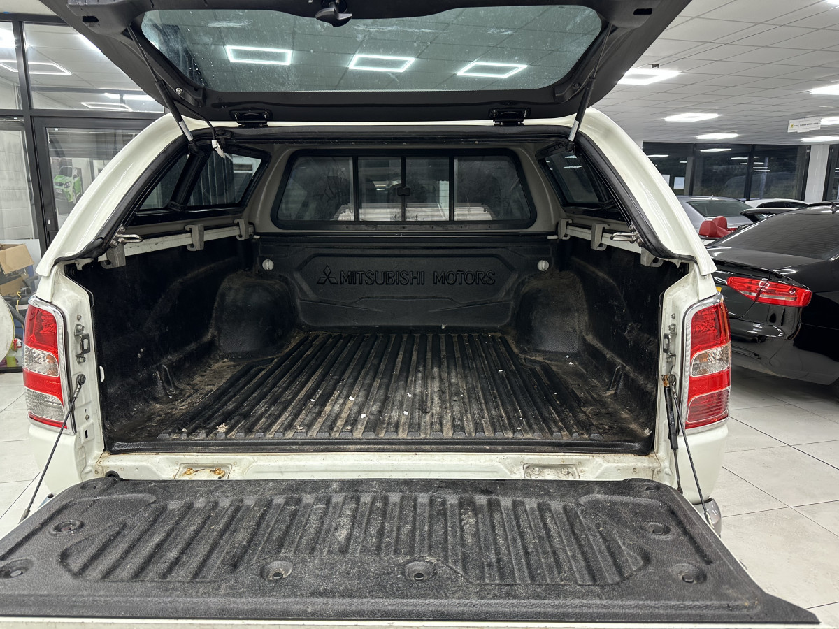 2019 (MAY) MITSUBISHI L200 DOUBLE CAB DI-D 178 4WD AUTOMATIC — with REAR HARD TOP CANOPY