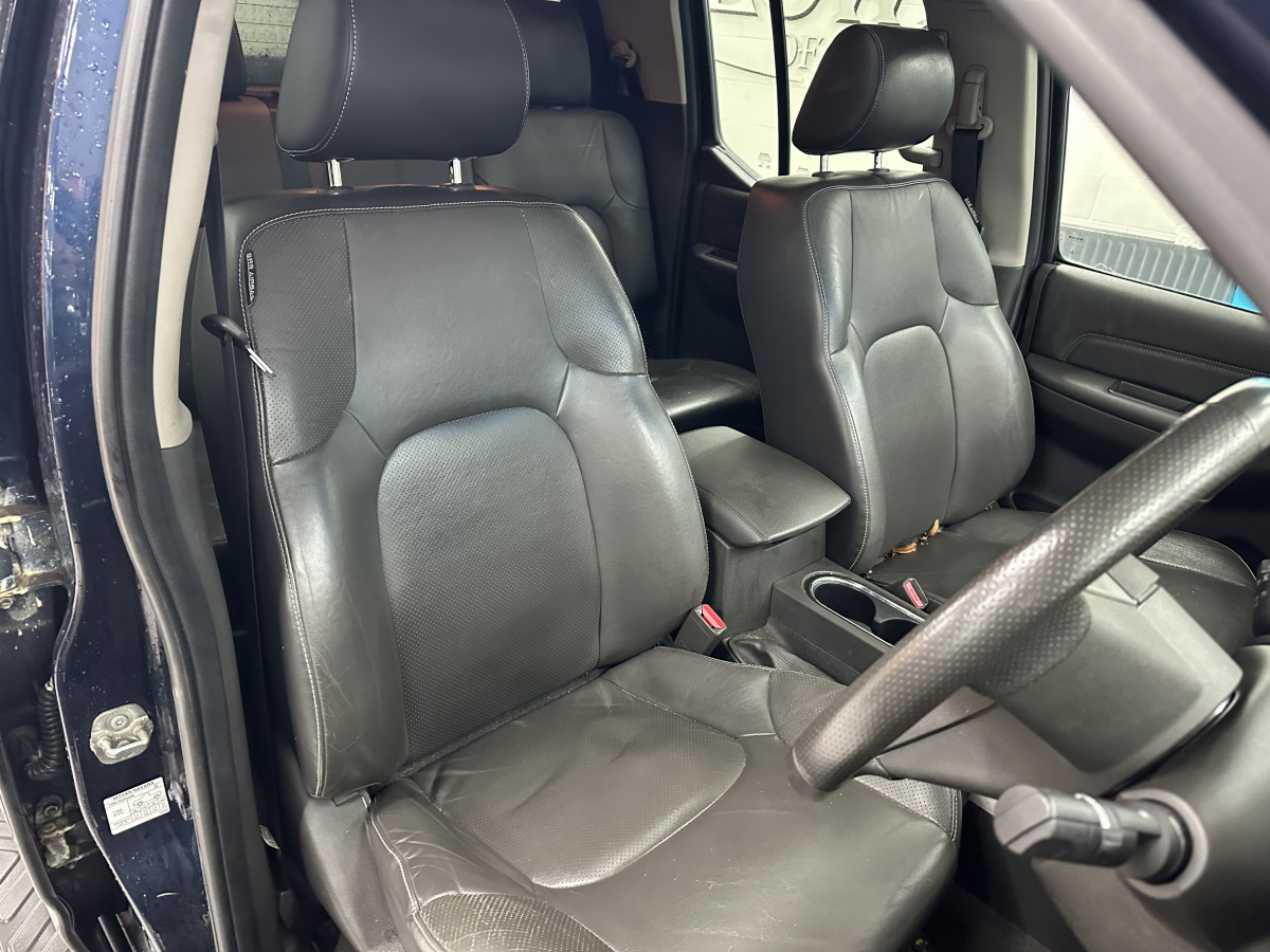 2014 NISSAN NAVARA 3.0 DCi V6 OUTLAW DOUBLE CAB PICK-UP AUTOMATIC with ONLY 84K — HEATED LEATHER, SAT NAV