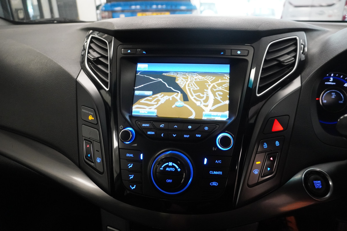 2012 (MAY) HYUNDAI i40 1.7 CRDi 136 PREMIUM ESTATE — HOT LEATHER, PANORAMIC ROOF, REAR CAMERA, SAT NAV