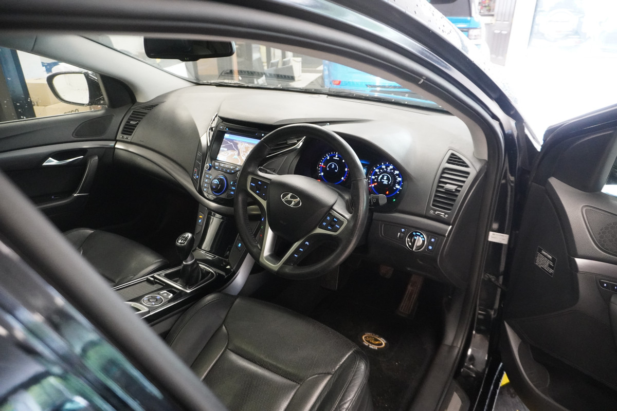 2012 (MAY) HYUNDAI i40 1.7 CRDi 136 PREMIUM ESTATE — HOT LEATHER, PANORAMIC ROOF, REAR CAMERA, SAT NAV