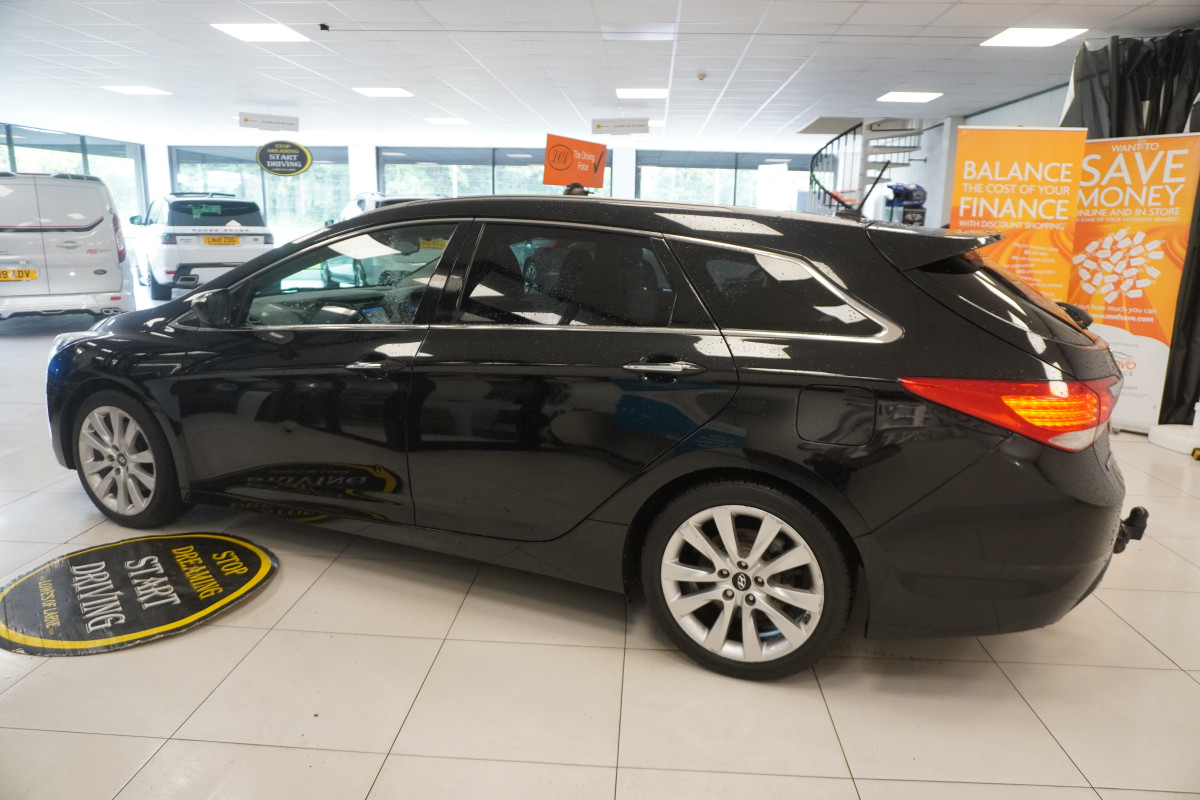 2012 (MAY) HYUNDAI i40 1.7 CRDi 136 PREMIUM ESTATE — HOT LEATHER, PANORAMIC ROOF, REAR CAMERA, SAT NAV
