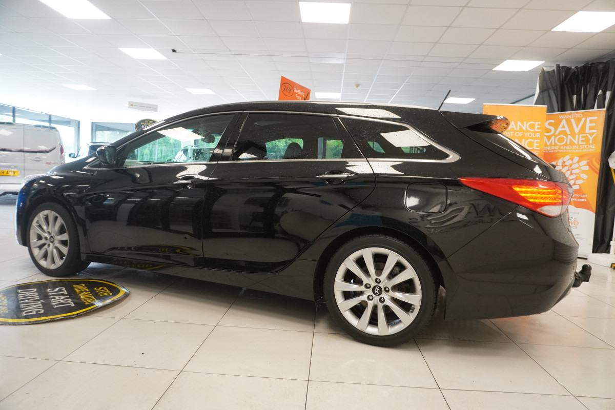 2012 (MAY) HYUNDAI i40 1.7 CRDi 136 PREMIUM ESTATE — HOT LEATHER, PANORAMIC ROOF, REAR CAMERA, SAT NAV