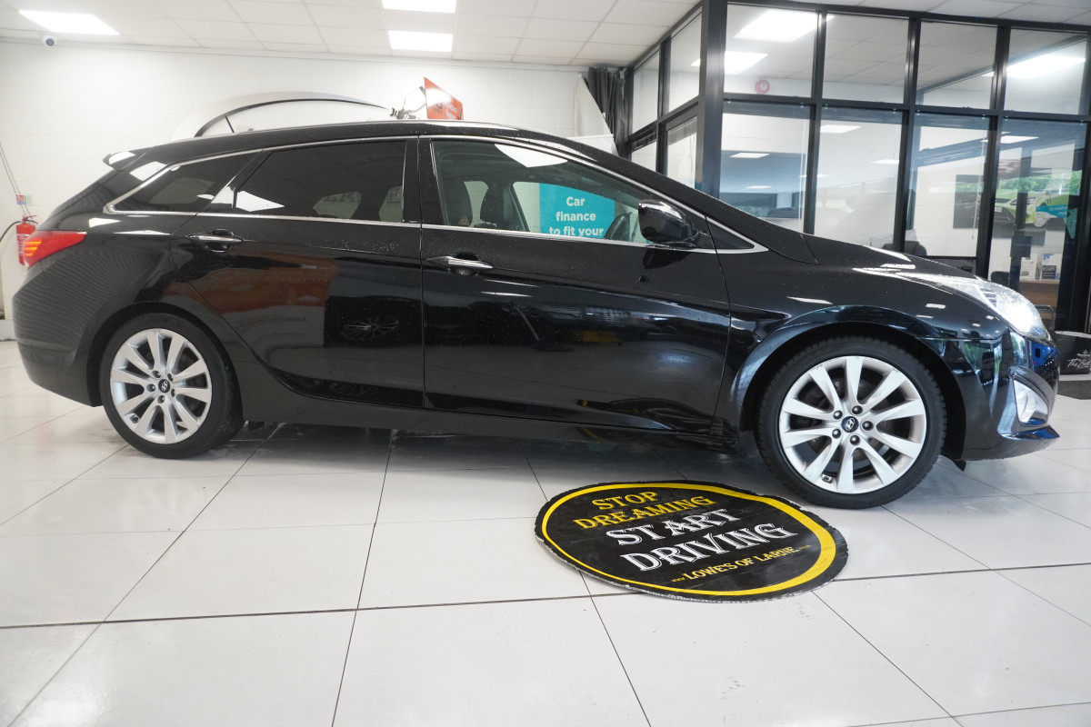 2012 (MAY) HYUNDAI i40 1.7 CRDi 136 PREMIUM ESTATE — HOT LEATHER, PANORAMIC ROOF, REAR CAMERA, SAT NAV