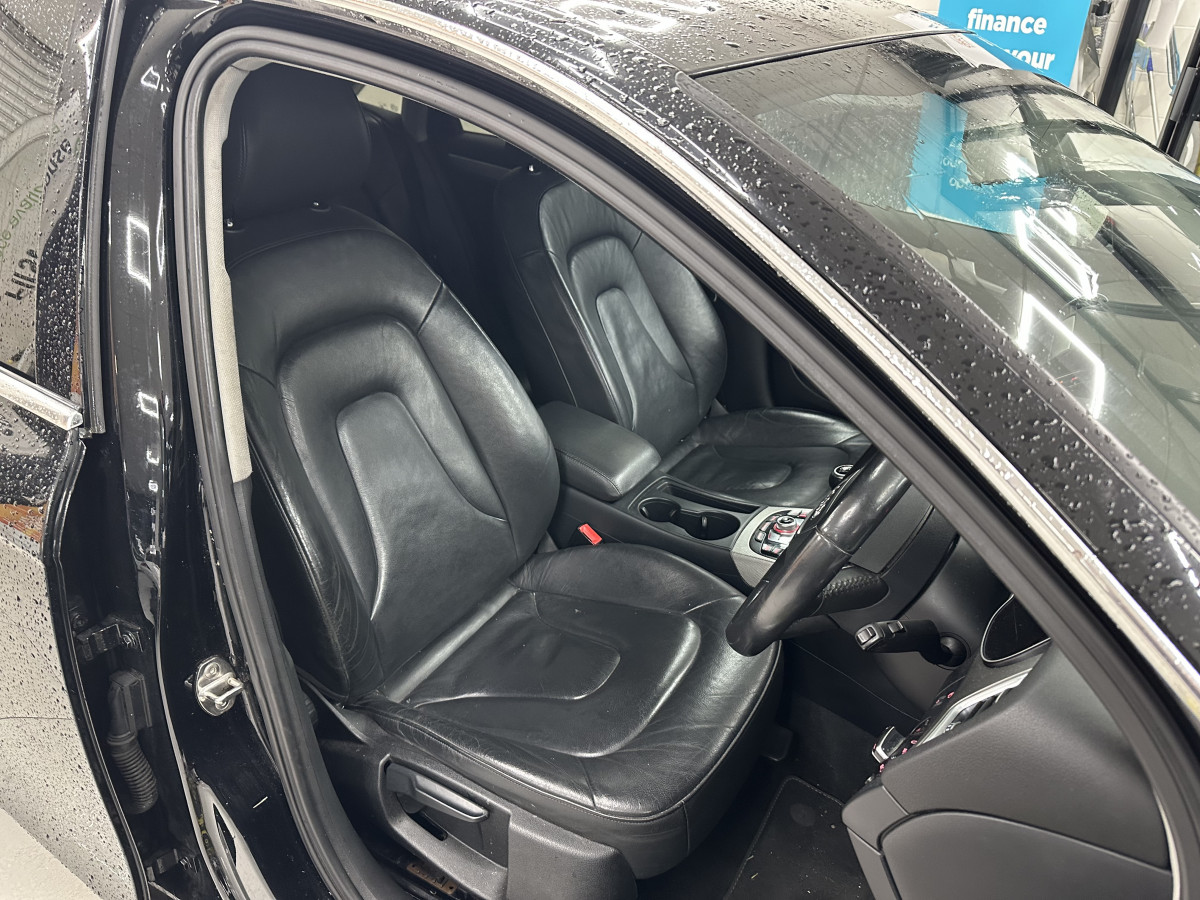 2014 AUDI A4 2.0 TDi TECHNIK with BLACK LEATHER & SAT NAV