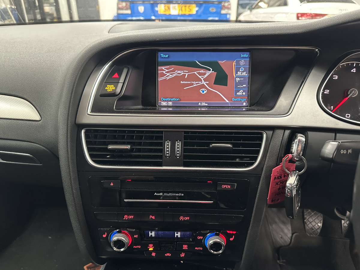 2014 AUDI A4 2.0 TDi TECHNIK with BLACK LEATHER & SAT NAV