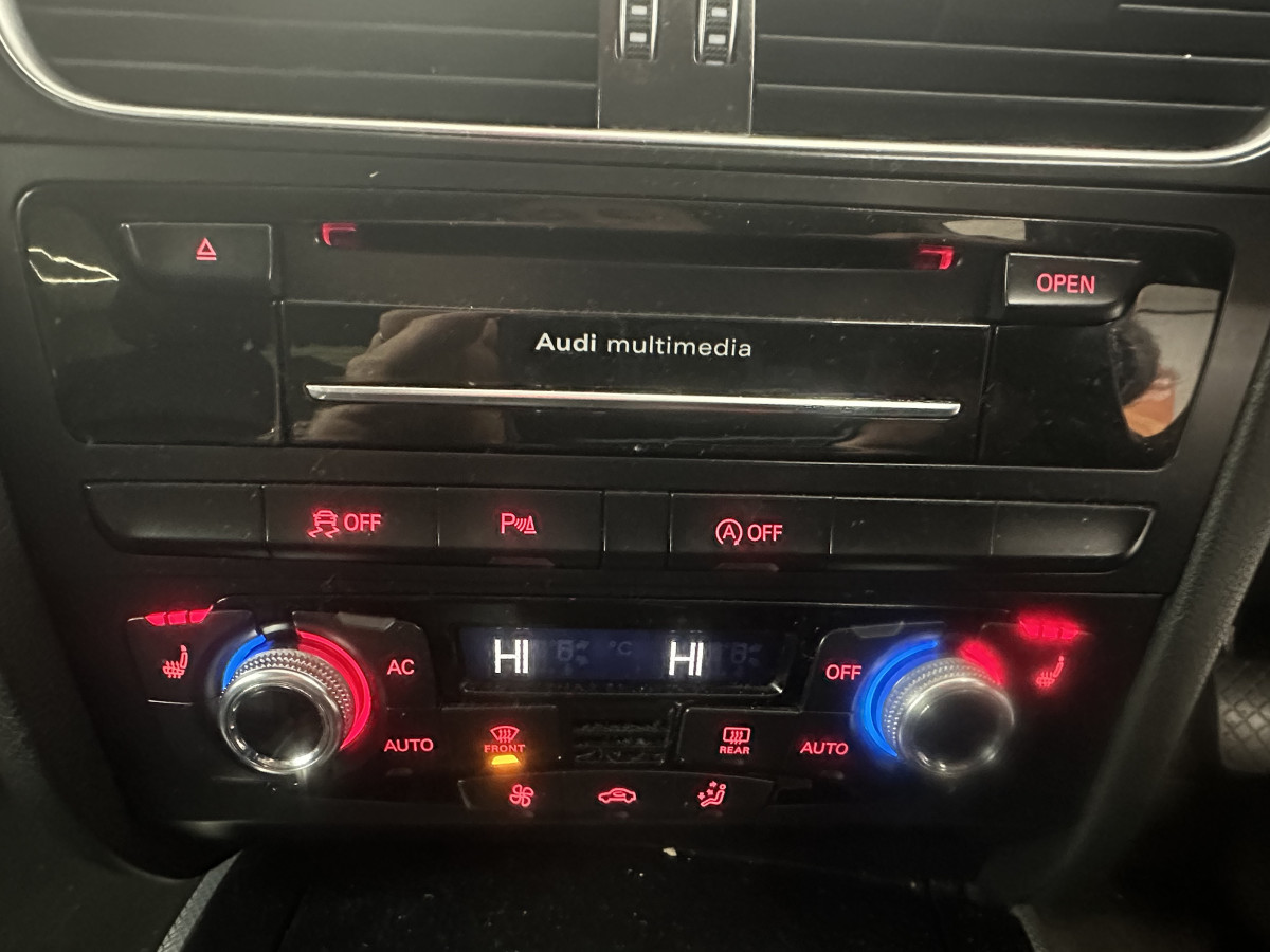 2014 AUDI A4 2.0 TDi TECHNIK with BLACK LEATHER & SAT NAV