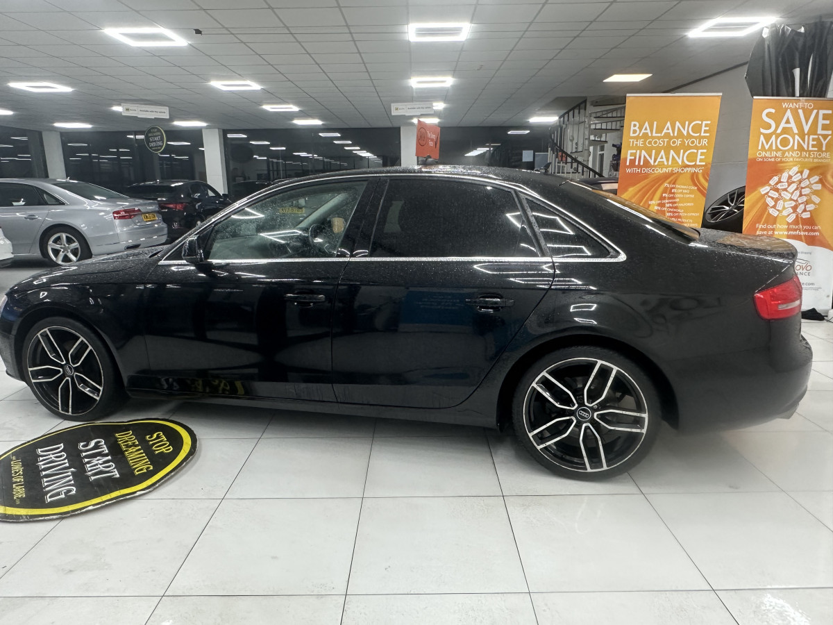 2014 AUDI A4 2.0 TDi TECHNIK with BLACK LEATHER & SAT NAV