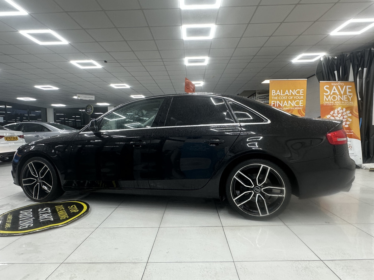 2014 AUDI A4 2.0 TDi TECHNIK with BLACK LEATHER & SAT NAV