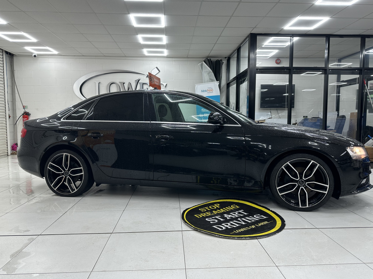 2014 AUDI A4 2.0 TDi TECHNIK with BLACK LEATHER & SAT NAV