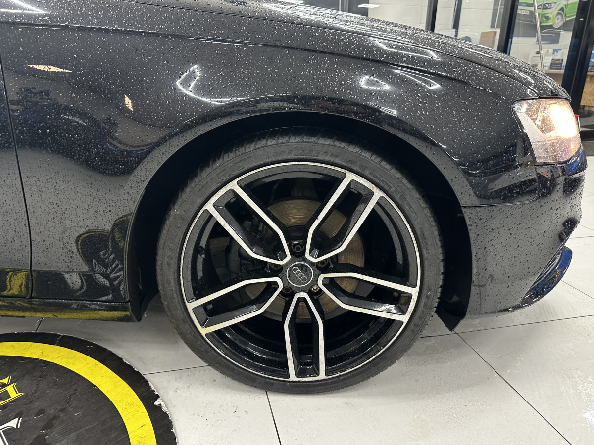 2014 AUDI A4 2.0 TDi TECHNIK with BLACK LEATHER & SAT NAV