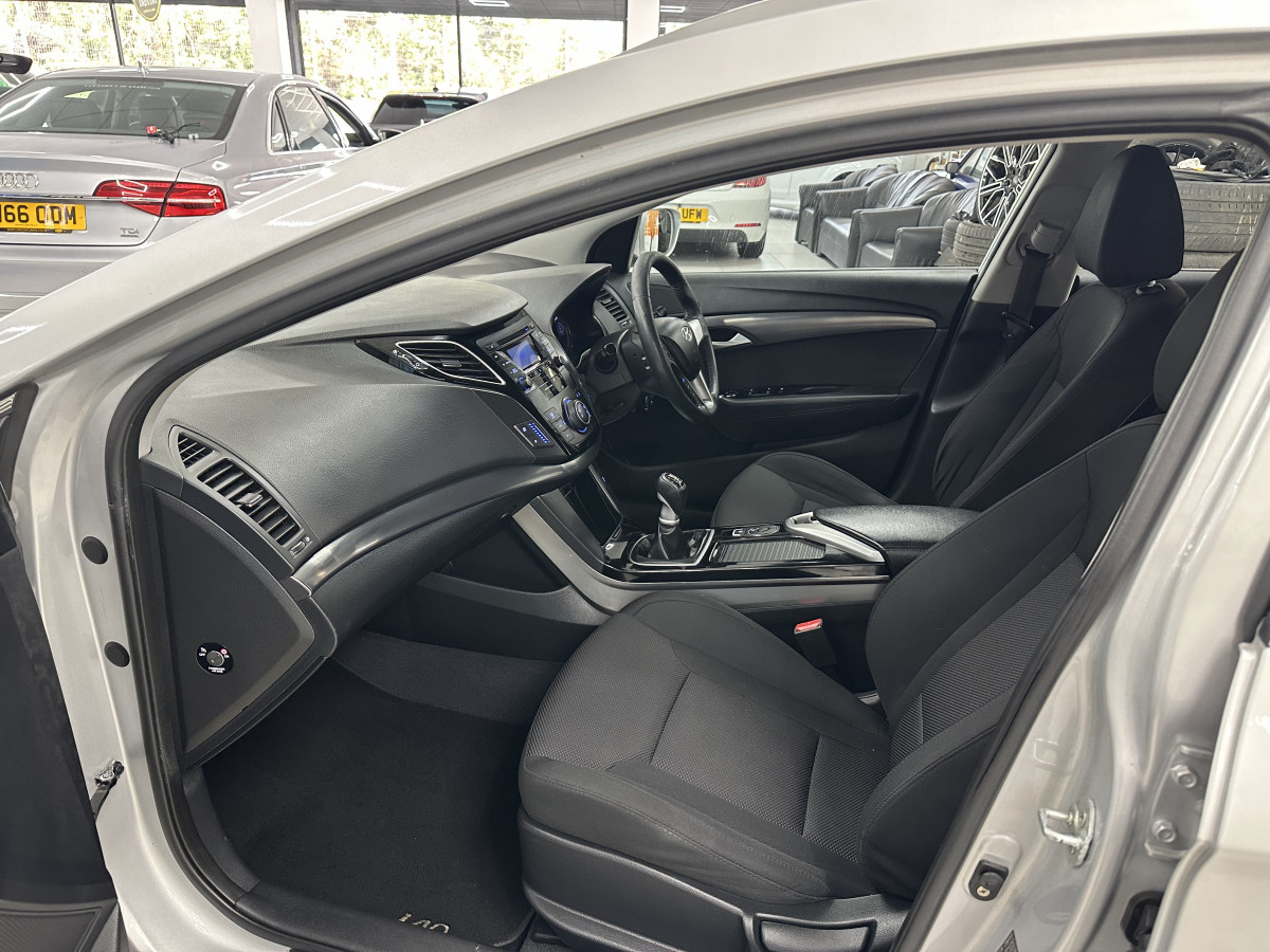 2012 HYUNDAI i40 1.6 GDi 135 BLUE DRIVE ACTIVE ESTATE with ONLY 89K