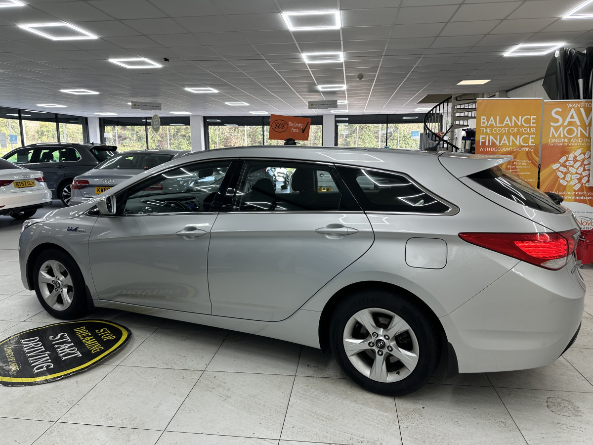 2012 HYUNDAI i40 1.6 GDi 135 BLUE DRIVE ACTIVE ESTATE with ONLY 89K