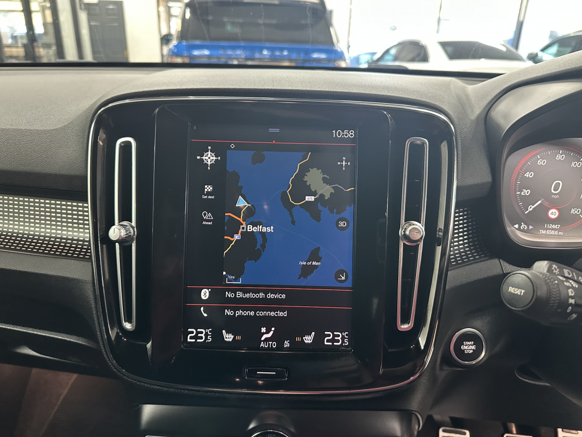 2019 (JULY) VOLVO XC40 2.0 INSCRIPTION D3 R DESIGN with BLACK LEATHER & SAT NAV