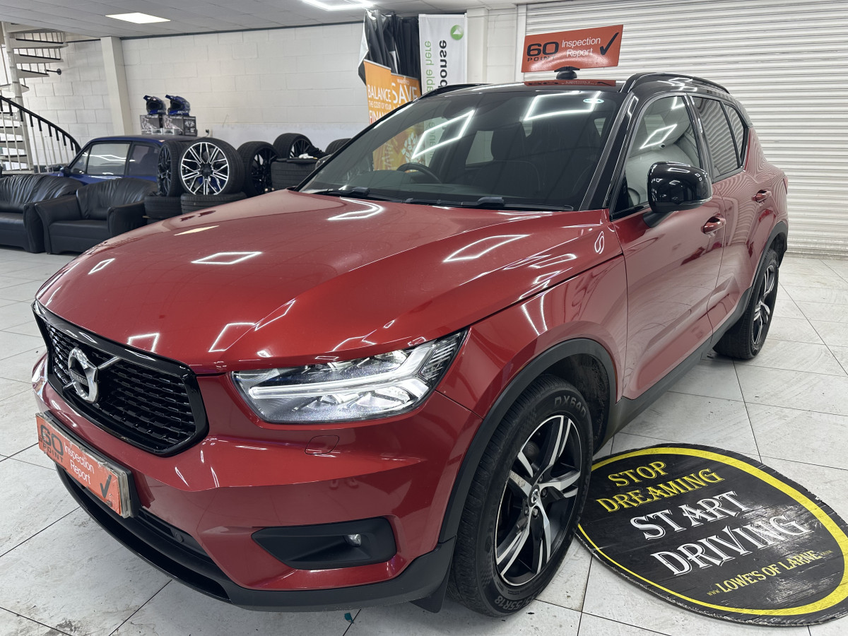 2019 (JULY) VOLVO XC40 2.0 INSCRIPTION D3 R DESIGN with BLACK LEATHER & SAT NAV