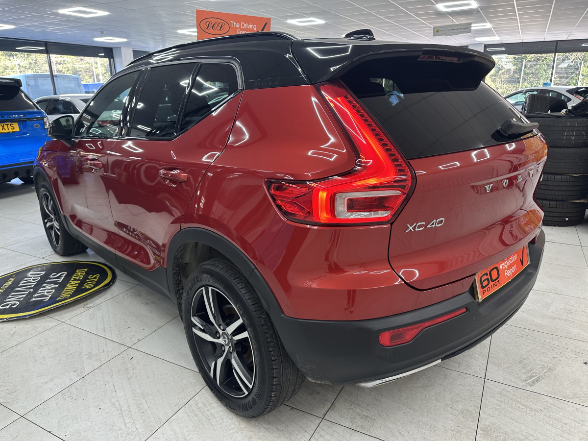 2019 (JULY) VOLVO XC40 2.0 INSCRIPTION D3 R DESIGN with BLACK LEATHER & SAT NAV