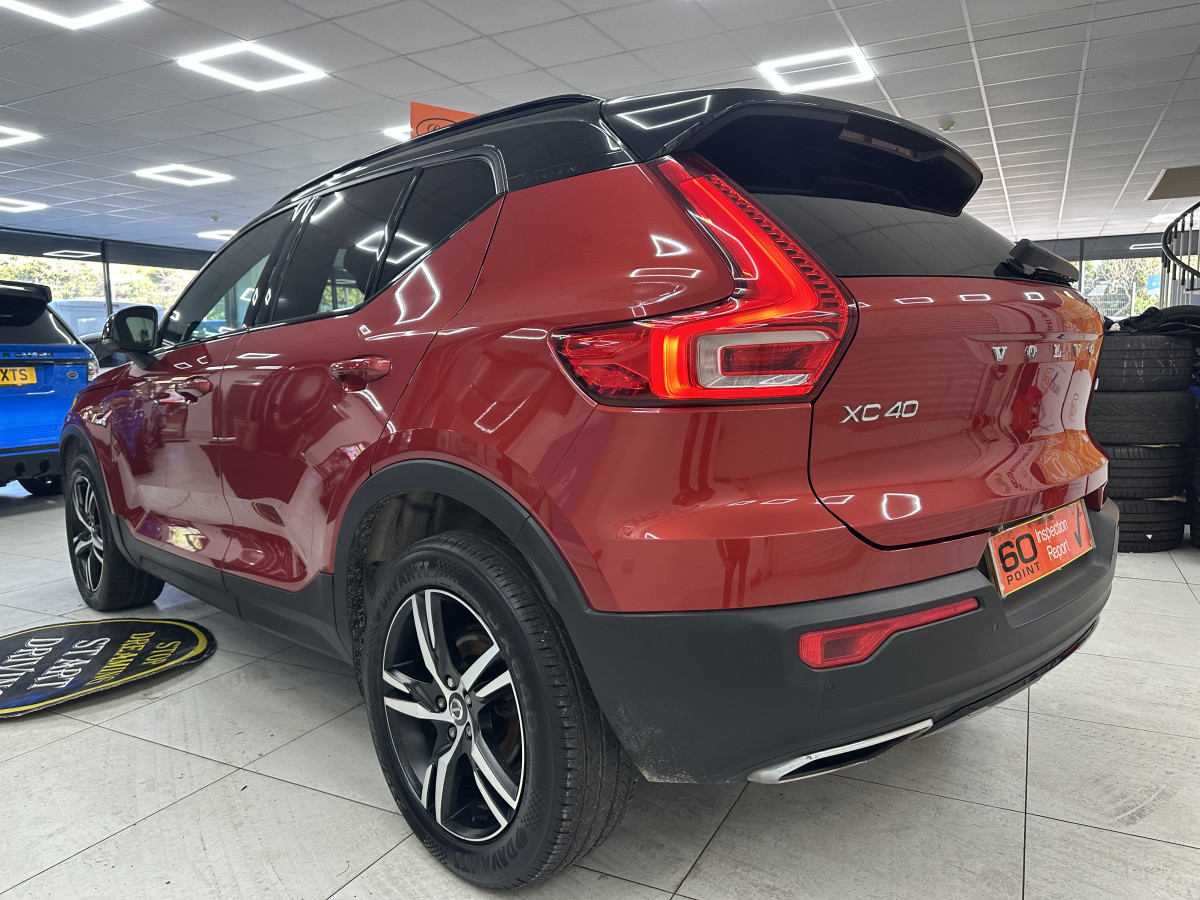 2019 (JULY) VOLVO XC40 2.0 INSCRIPTION D3 R DESIGN with BLACK LEATHER & SAT NAV