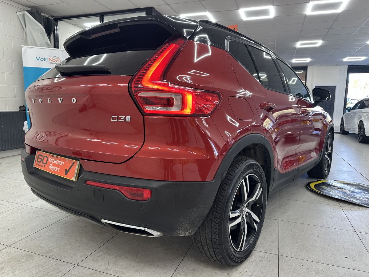 2019 (JULY) VOLVO XC40 2.0 INSCRIPTION D3 R DESIGN with BLACK LEATHER & SAT NAV