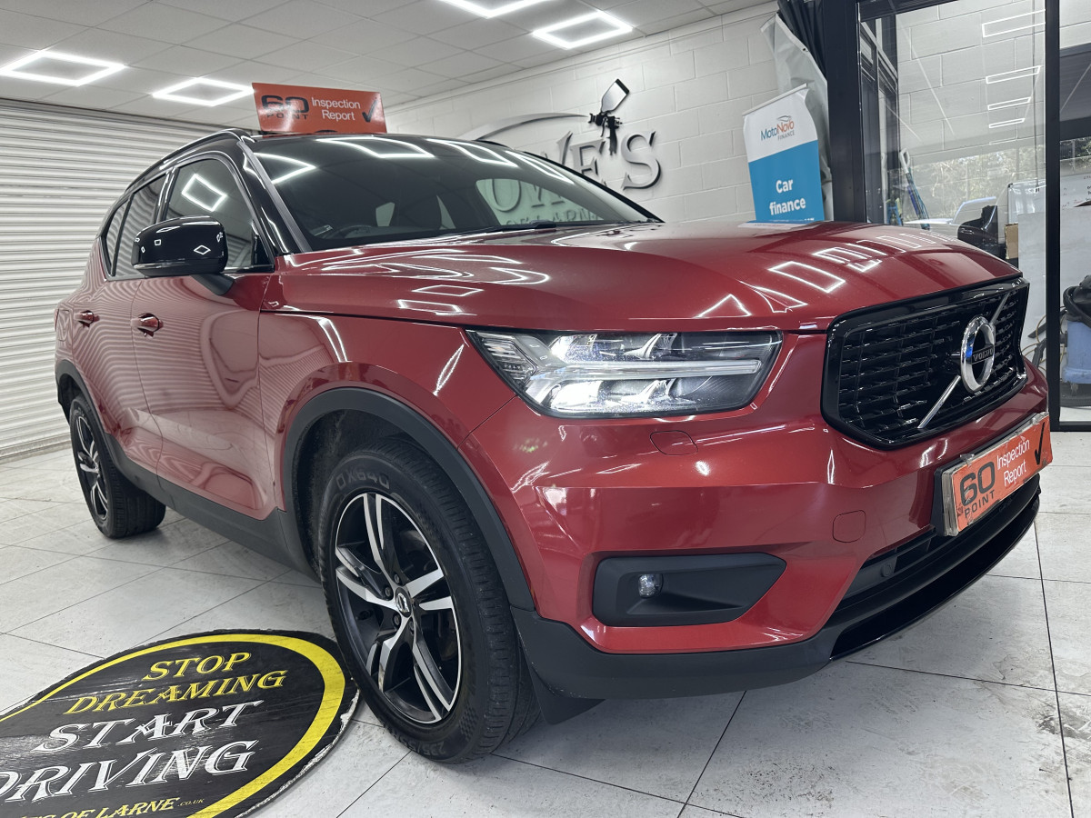 2019 (JULY) VOLVO XC40 2.0 INSCRIPTION D3 R DESIGN with BLACK LEATHER & SAT NAV