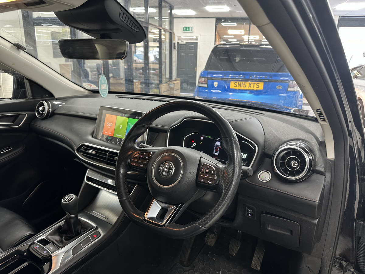 2023 MG HS 1.5 TGDi EXCITE — HOT BLACK LEATHER, SAT NAV