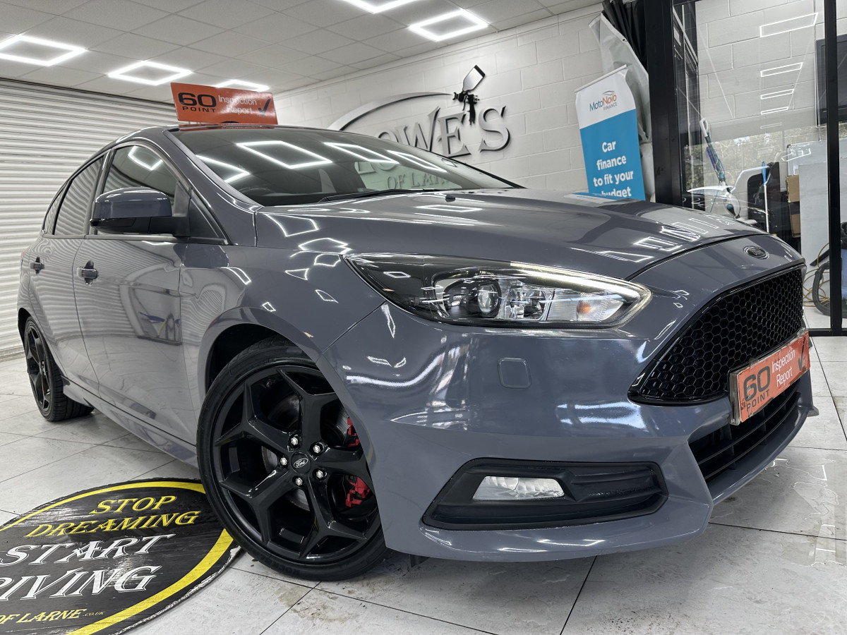 2015 (APRIL) FORD FOCUS 2.0 TDCi ST-3 185BHP — FINISHED in NARDO GREY with BLACK LEATHER RECARO TRIM