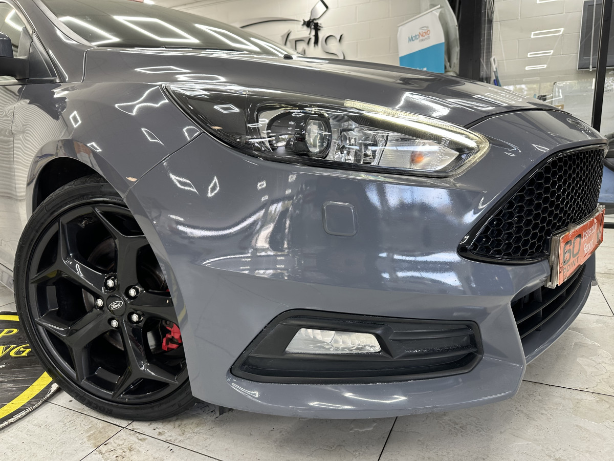 2015 (APRIL) FORD FOCUS 2.0 TDCi ST-3 185BHP — FINISHED in NARDO GREY with BLACK LEATHER RECARO TRIM