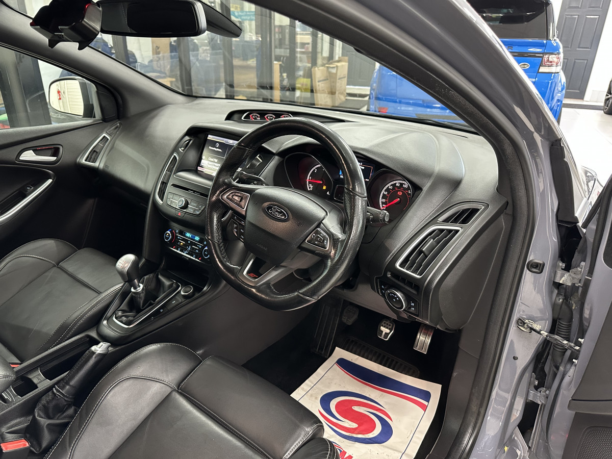 2015 (APRIL) FORD FOCUS 2.0 TDCi ST-3 185BHP — FINISHED in NARDO GREY with BLACK LEATHER RECARO TRIM