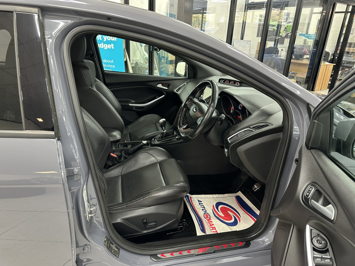 2015 (APRIL) FORD FOCUS 2.0 TDCi ST-3 185BHP — FINISHED in NARDO GREY with BLACK LEATHER RECARO TRIM
