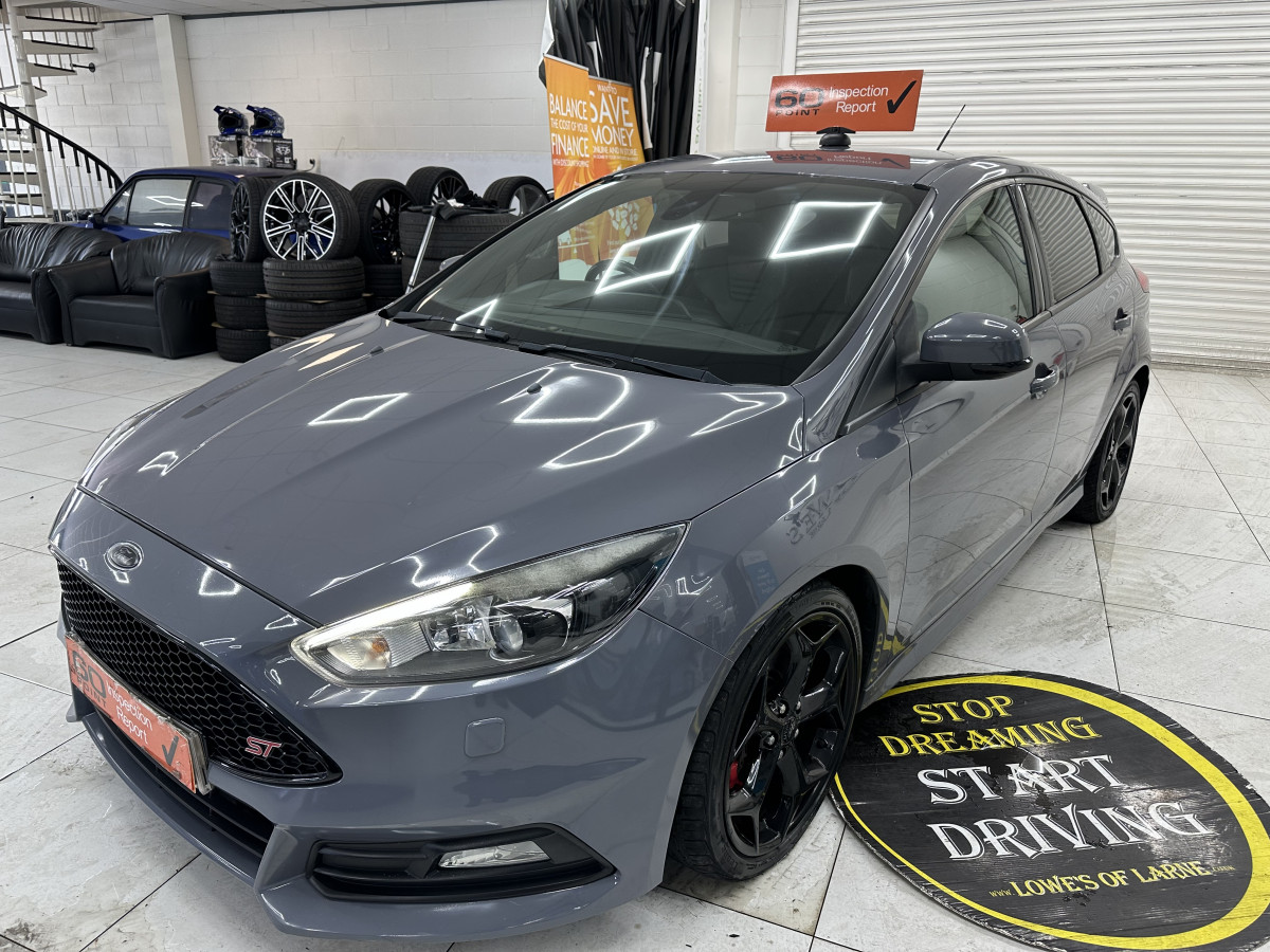 2015 (APRIL) FORD FOCUS 2.0 TDCi ST-3 185BHP — FINISHED in NARDO GREY with BLACK LEATHER RECARO TRIM