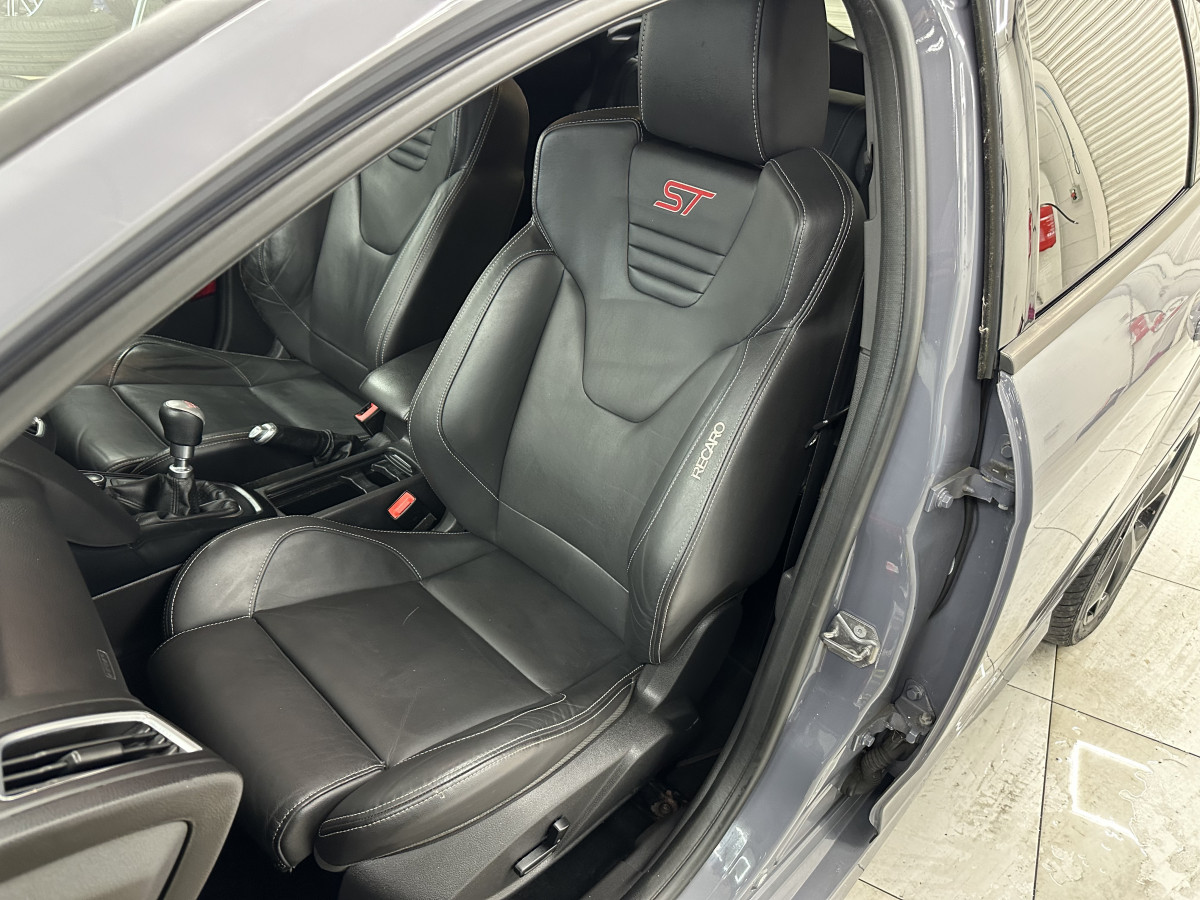 2015 (APRIL) FORD FOCUS 2.0 TDCi ST-3 185BHP — FINISHED in NARDO GREY with BLACK LEATHER RECARO TRIM