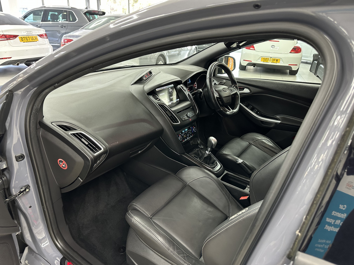 2015 (APRIL) FORD FOCUS 2.0 TDCi ST-3 185BHP — FINISHED in NARDO GREY with BLACK LEATHER RECARO TRIM