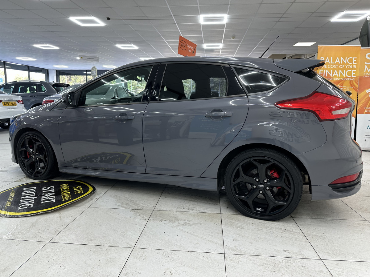 2015 (APRIL) FORD FOCUS 2.0 TDCi ST-3 185BHP — FINISHED in NARDO GREY with BLACK LEATHER RECARO TRIM