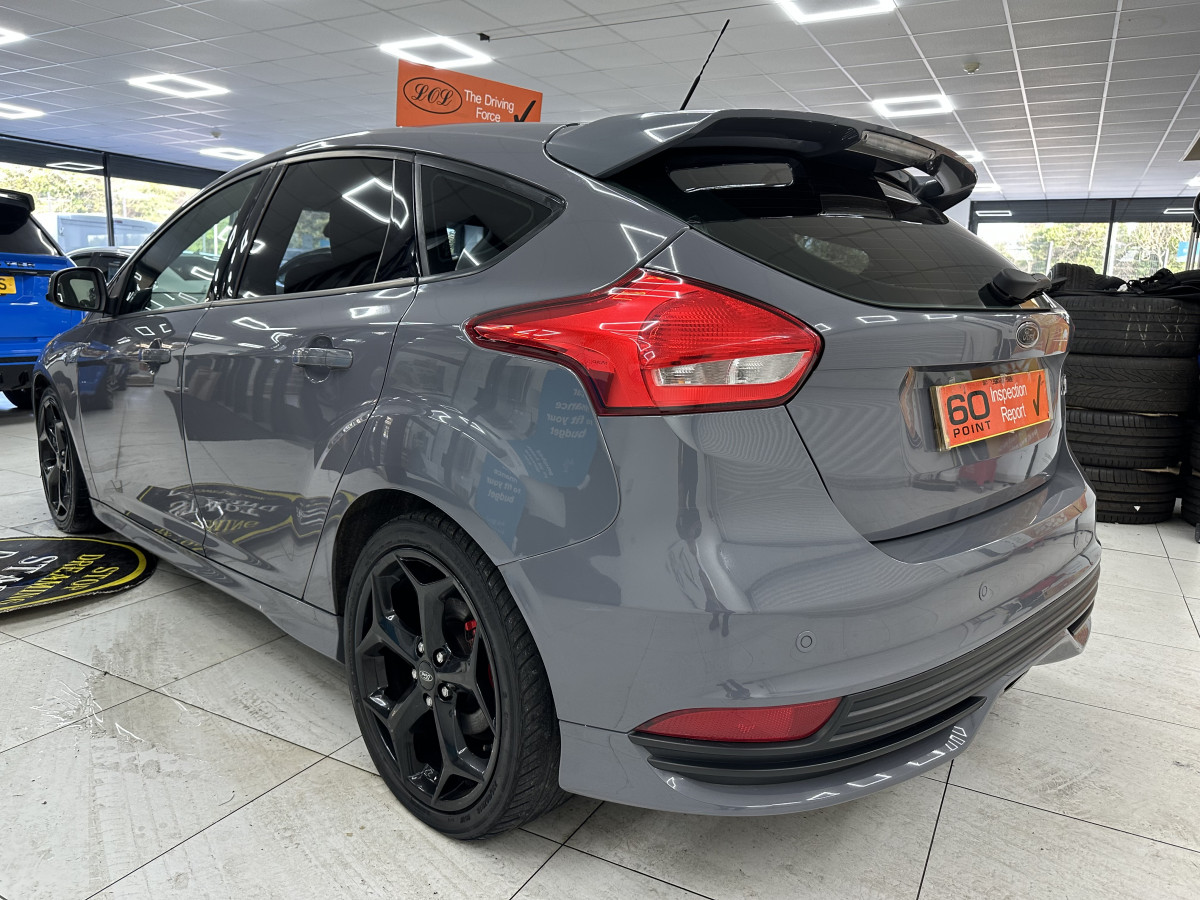 2015 (APRIL) FORD FOCUS 2.0 TDCi ST-3 185BHP — FINISHED in NARDO GREY with BLACK LEATHER RECARO TRIM