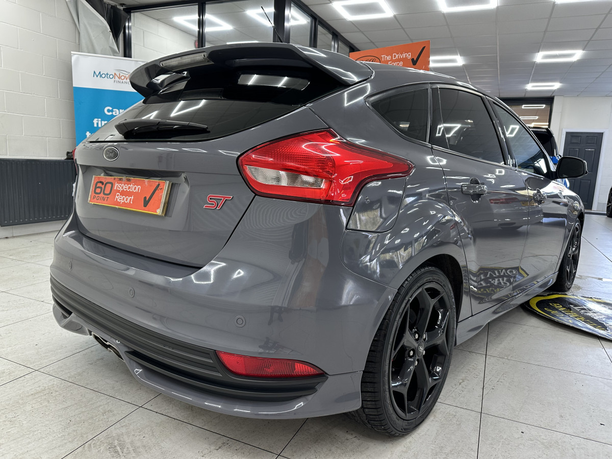 2015 (APRIL) FORD FOCUS 2.0 TDCi ST-3 185BHP — FINISHED in NARDO GREY with BLACK LEATHER RECARO TRIM