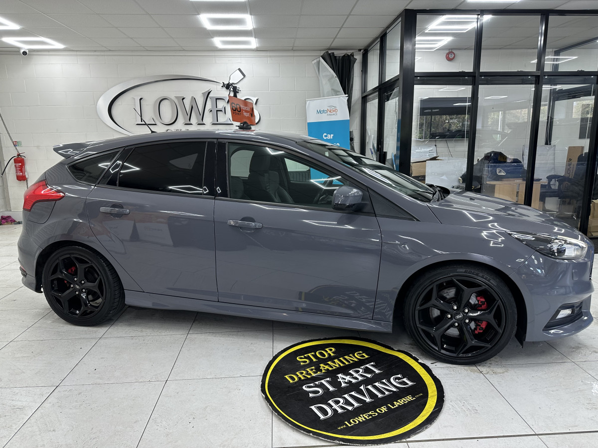 2015 (APRIL) FORD FOCUS 2.0 TDCi ST-3 185BHP — FINISHED in NARDO GREY with BLACK LEATHER RECARO TRIM