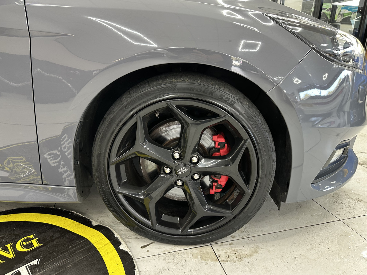 2015 (APRIL) FORD FOCUS 2.0 TDCi ST-3 185BHP — FINISHED in NARDO GREY with BLACK LEATHER RECARO TRIM