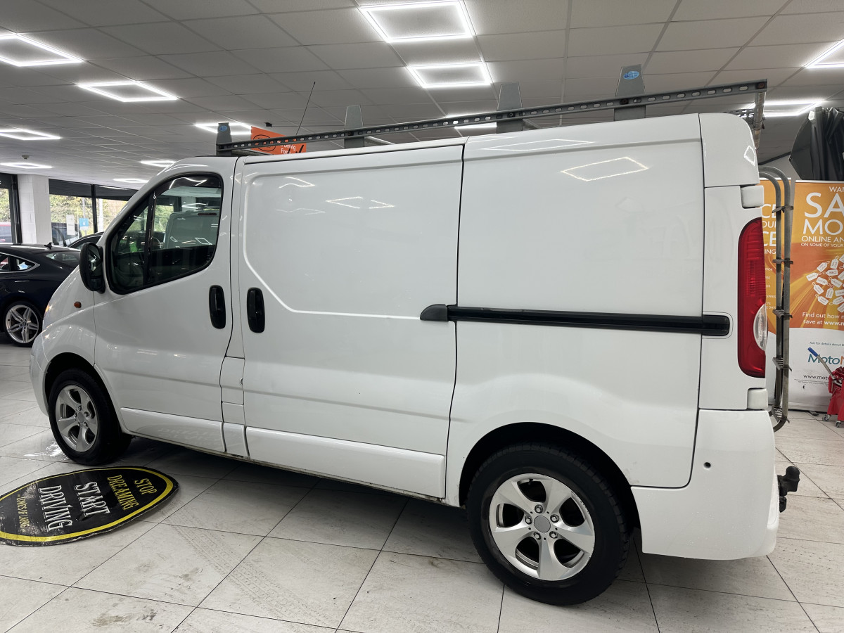 2010 VAUXHALL VIVARO 2.0 CDTi 2700 — COLOUR CODED BUMPERS — PSVd UNTIL FEB 2027