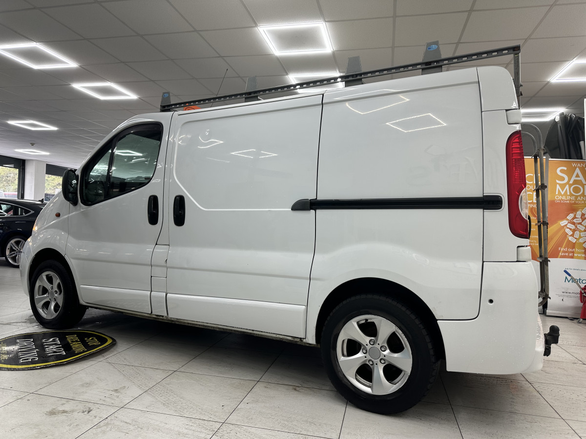 2010 VAUXHALL VIVARO 2.0 CDTi 2700 — COLOUR CODED BUMPERS — PSVd UNTIL FEB 2027