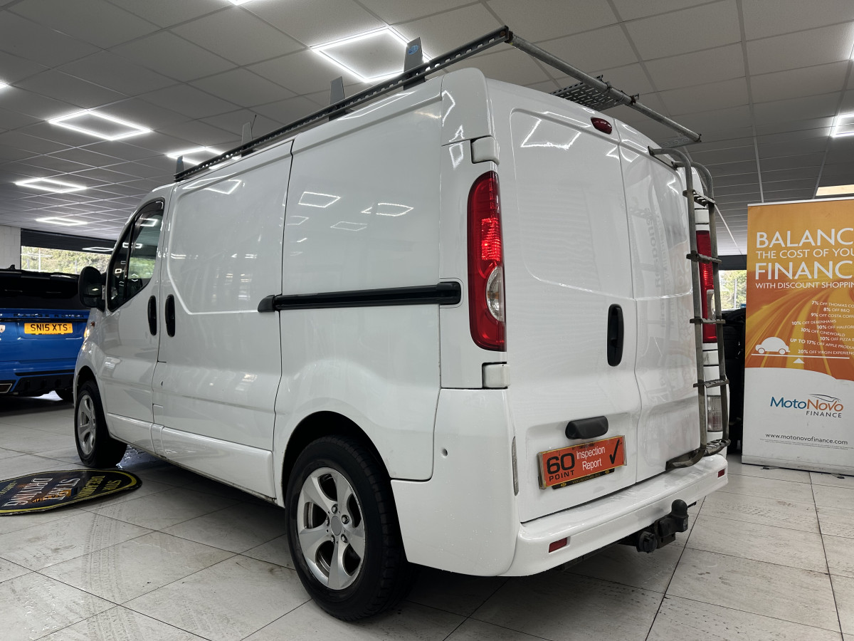 2010 VAUXHALL VIVARO 2.0 CDTi 2700 — COLOUR CODED BUMPERS — PSVd UNTIL FEB 2027