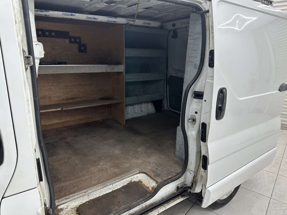 2010 VAUXHALL VIVARO 2.0 CDTi 2700 — COLOUR CODED BUMPERS — PSVd UNTIL FEB 2027