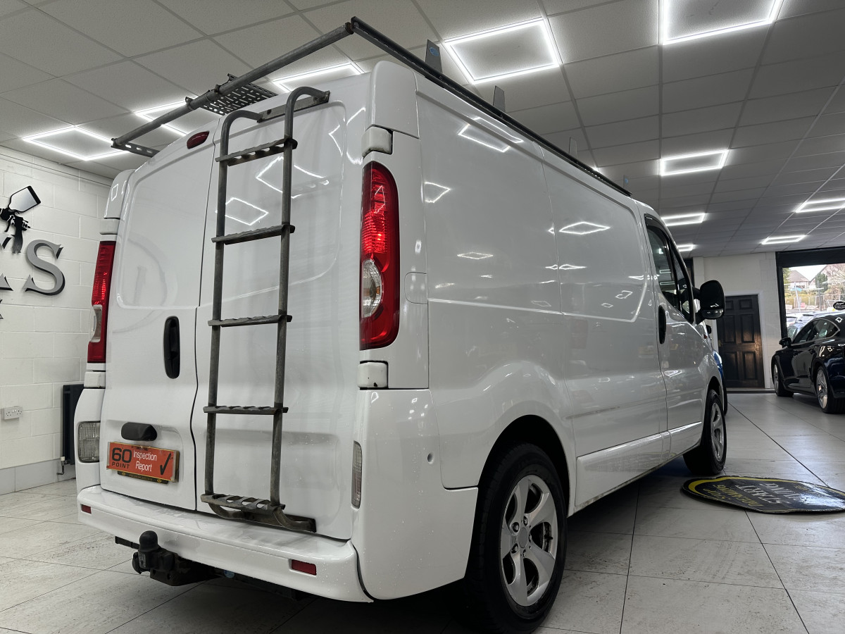 2010 VAUXHALL VIVARO 2.0 CDTi 2700 — COLOUR CODED BUMPERS — PSVd UNTIL FEB 2027