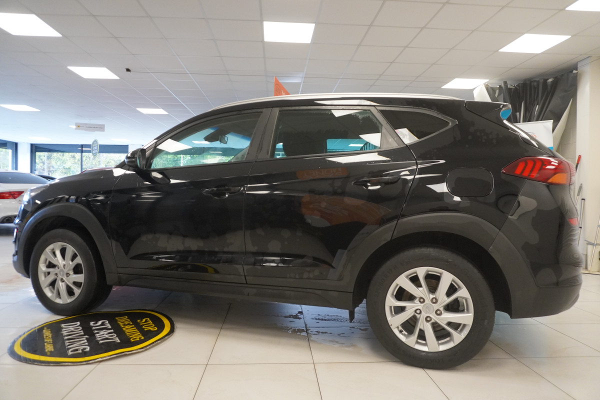 2020 HYUNDAI TUCSON1.6 SE NAV with ONLY 41K