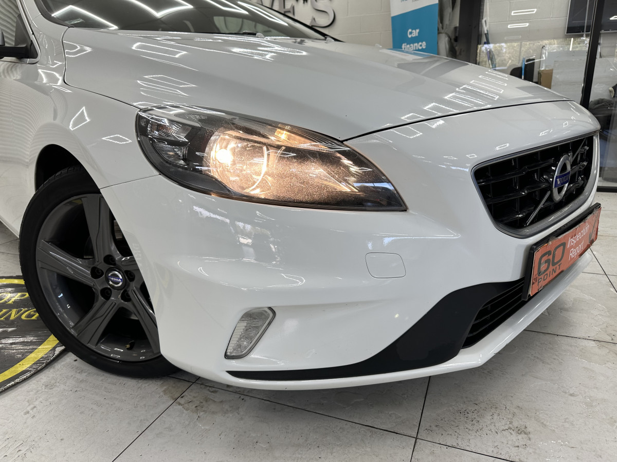 2015 VOLVO V40 2.0 D3 (120) R DESIGN — MOTd UNTIL 10th MARCH 2027 — ONLY £20 TAX
