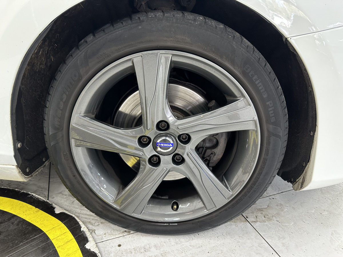 2015 VOLVO V40 2.0 D3 (120) R DESIGN — MOTd UNTIL 10th MARCH 2027 — ONLY £20 TAX