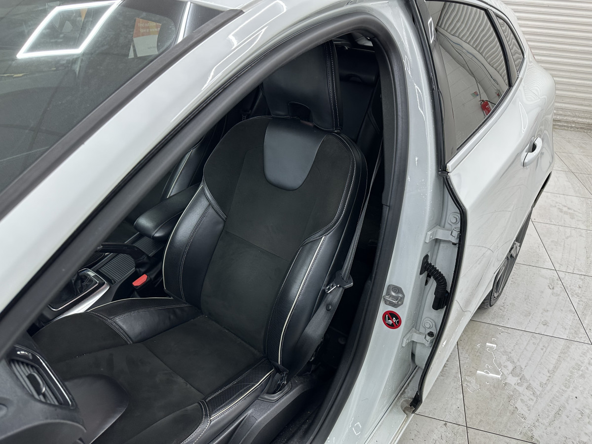 2015 VOLVO V40 2.0 D3 (120) R DESIGN — MOTd UNTIL 10th MARCH 2027 — ONLY £20 TAX