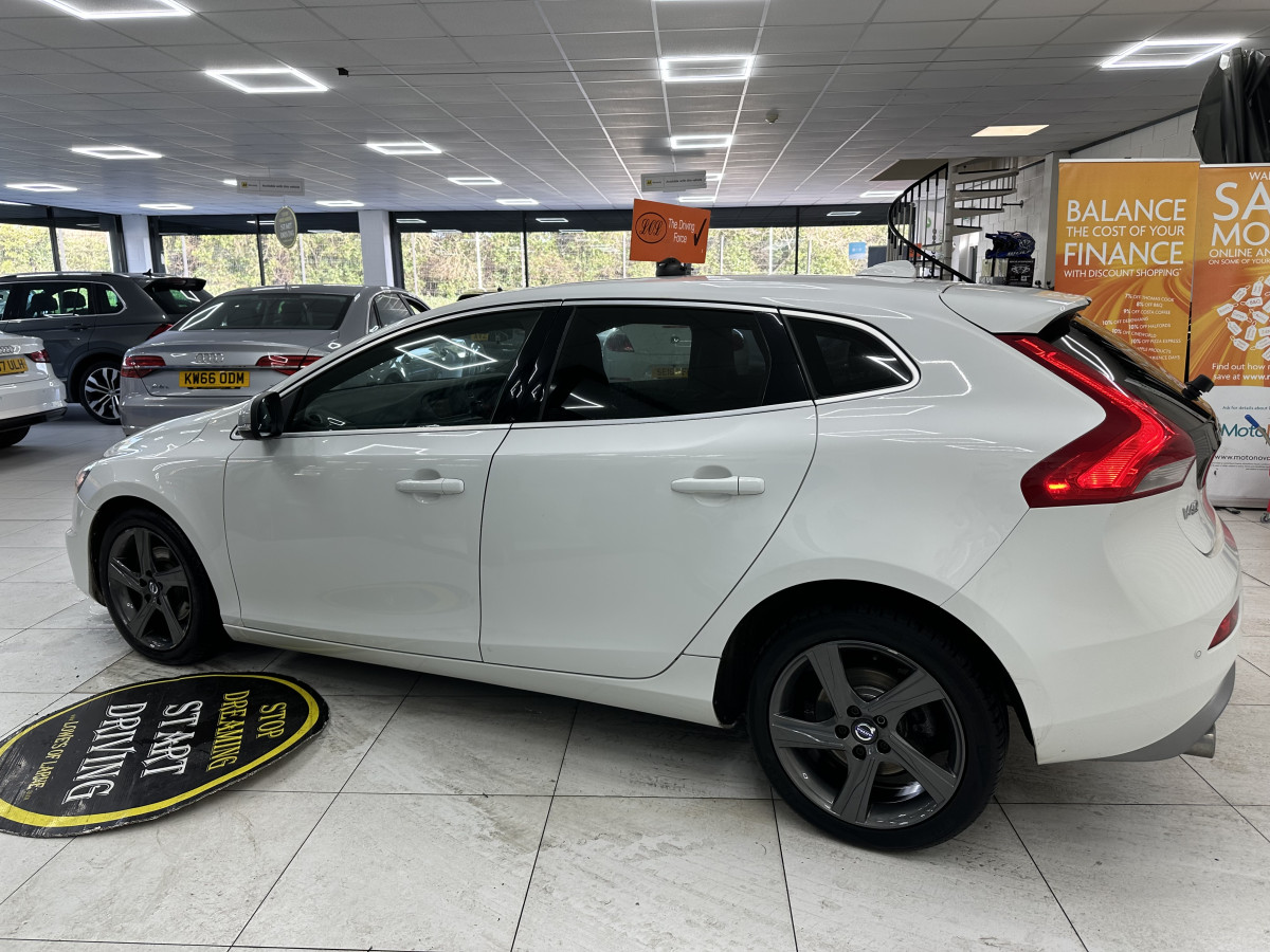 2015 VOLVO V40 2.0 D3 (120) R DESIGN — MOTd UNTIL 10th MARCH 2027 — ONLY £20 TAX