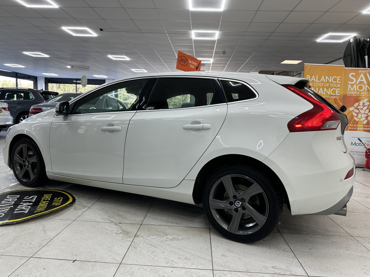 2015 VOLVO V40 2.0 D3 (120) R DESIGN — MOTd UNTIL 10th MARCH 2027 — ONLY £20 TAX