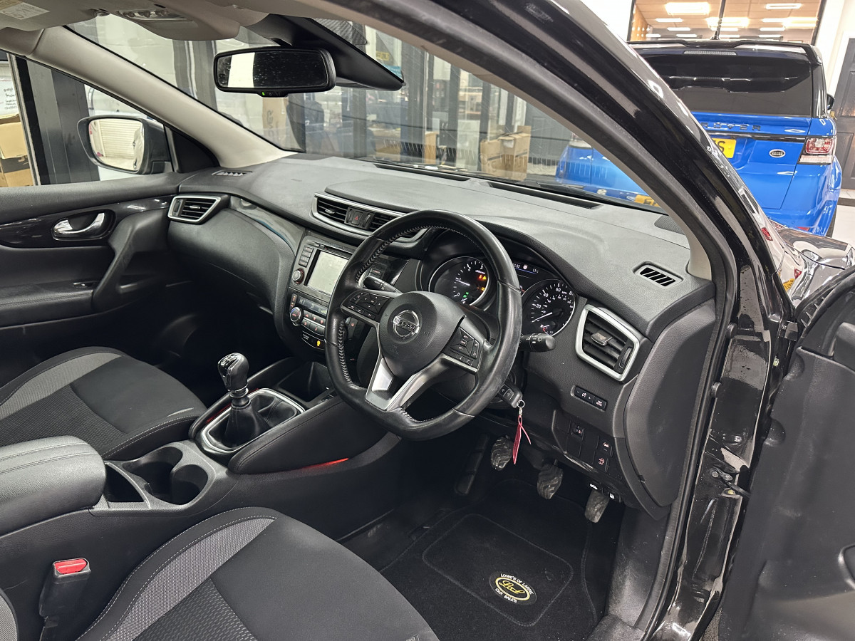 2019 NISSAN QASHQAI 1.5 DCi ACENTA PREMIUM with SAT NAV & REAR CAMERA (ONE OWNER & FSH)